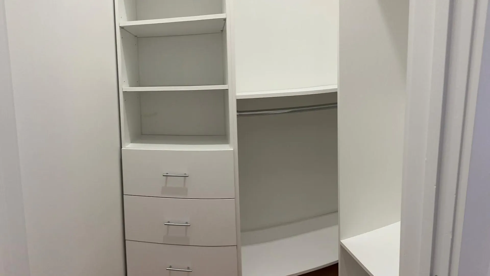 Modern, New 3 Bed, 2 Bath Apt Near Manhattan Jersey City Apartment